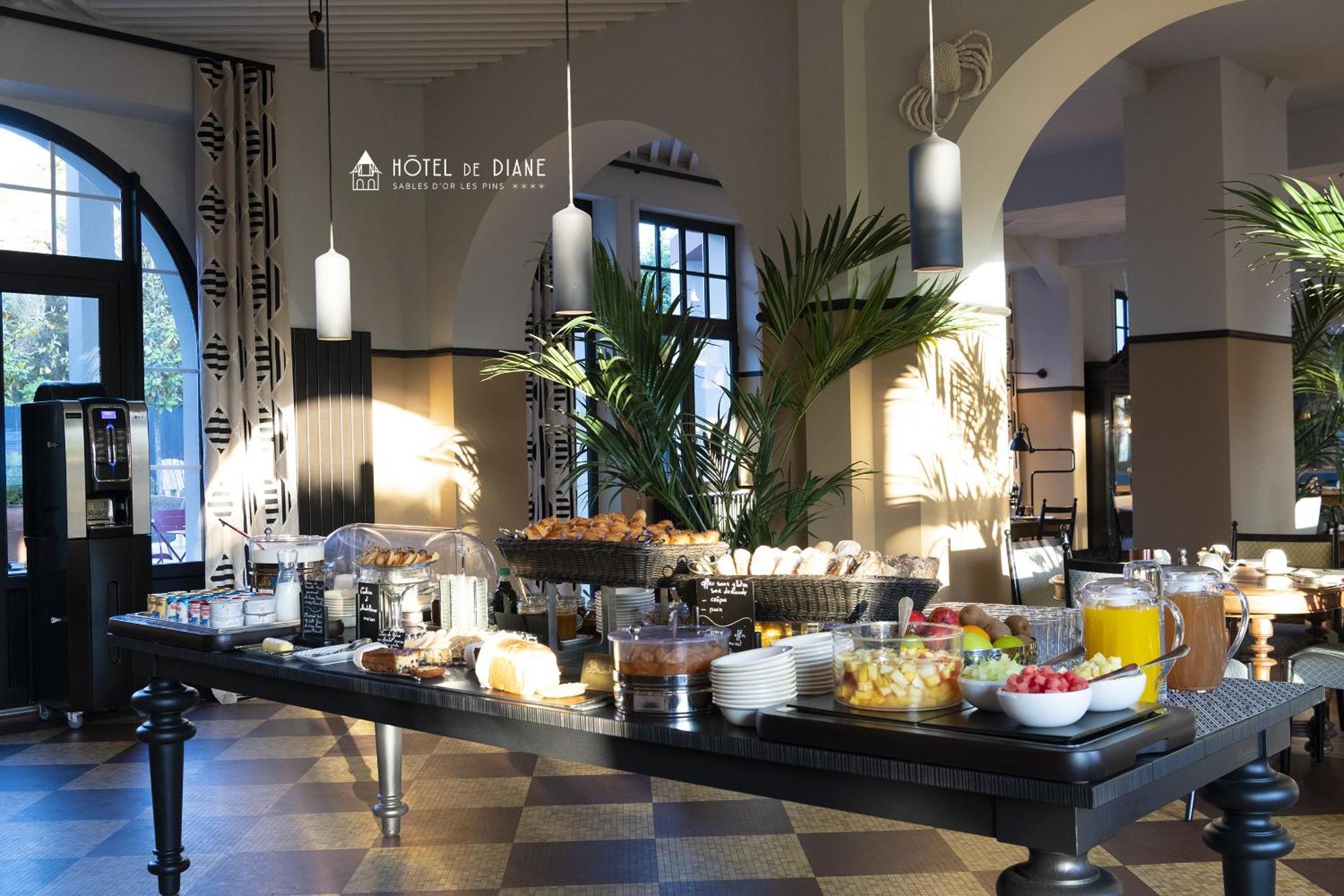 Hotel De Diane Sables-d'Or-les-Pins Bagian luar foto